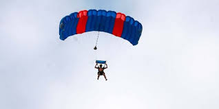 Wow Aksi Nekat Terjun Payung Nenek Berumur 101 Tahun 